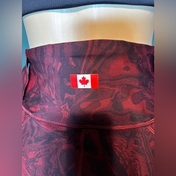 Lululemon Team Canada Leggings - Picture 3 of 7